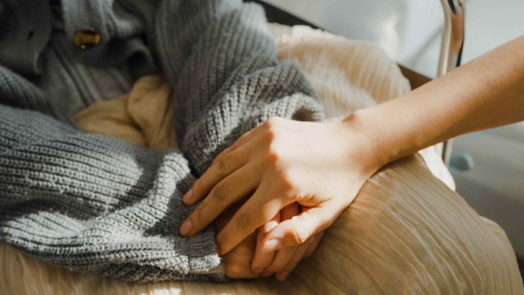 What Not to Say to Someone Who Is Battling Cancer (And What to Say Instead) What Not to Say to Someone Who Is Battling Cancer (And What to Say Instead)