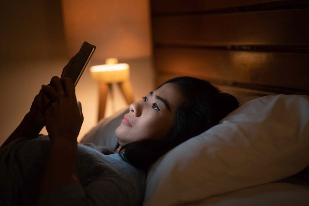 Does Shifting Your Phone to Red Light Really Help You Sleep Better?