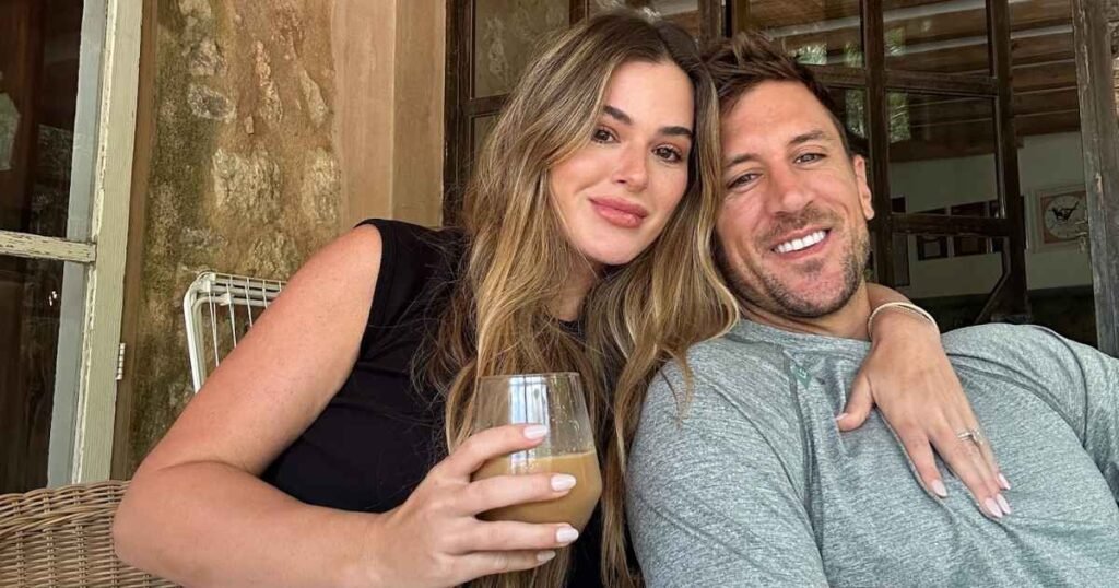 Pregnant JoJo Fletcher Pens ‘Emotional’ Tribute to Jordan Rodgers Pregnant JoJo Fletcher Pens 'Emotional' Tribute to Jordan Rodgers