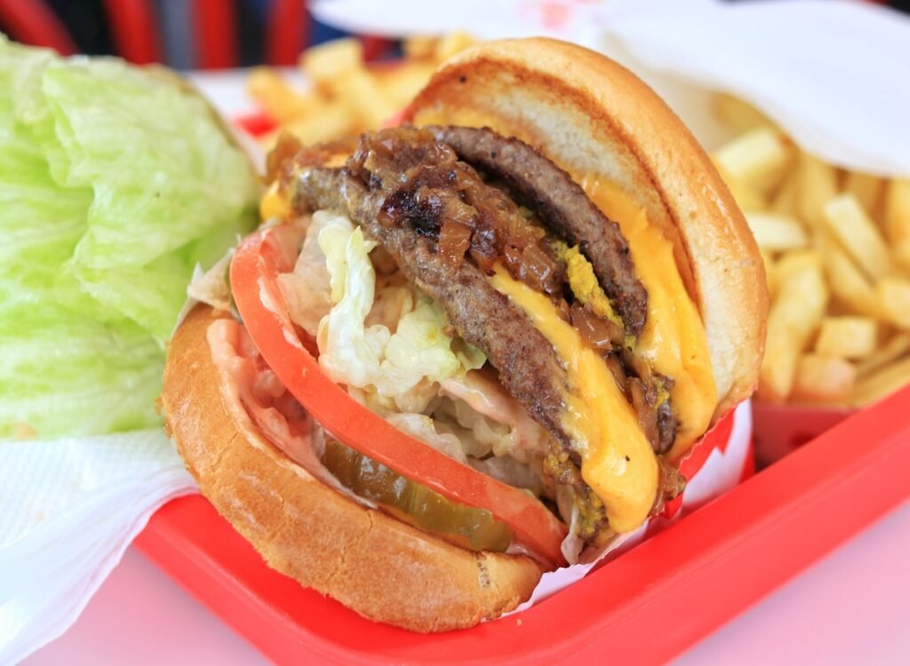 6 Chains That Serve Burgers Chefs Actually Recommend