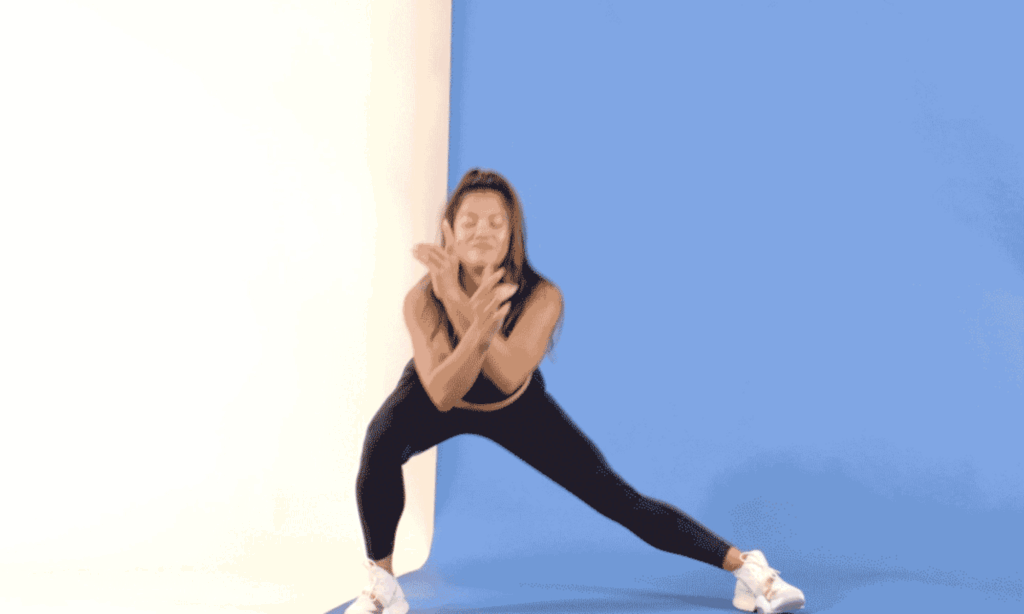 How To Do Side-To-Side Lunges To Target Your Glutes & Quads