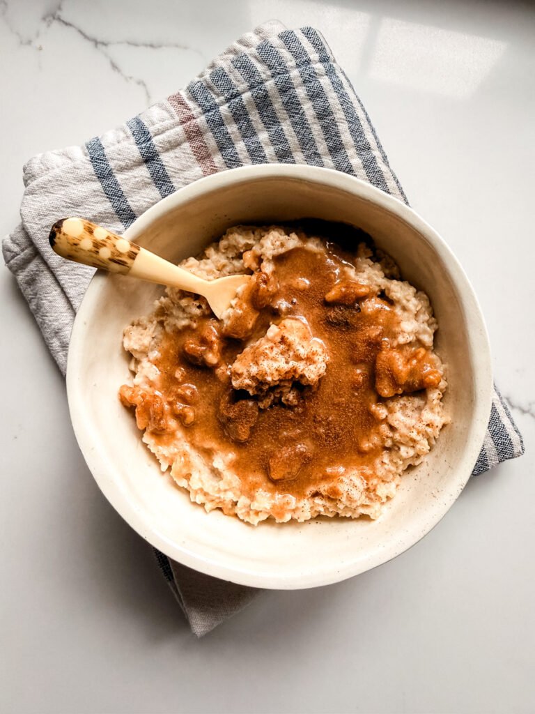 Cinnamon Roll Oatmeal • Kath Eats