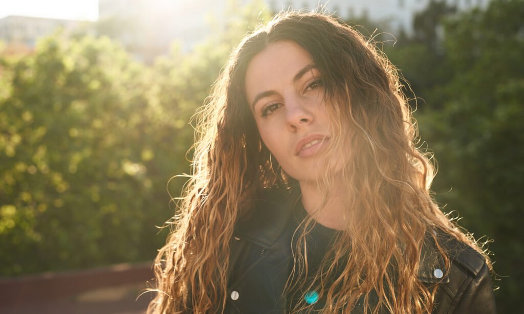 How To Create Effortless Beach Waves, From A Celeb Stylist How To Create Effortless Beach Waves, From A Celeb Stylist