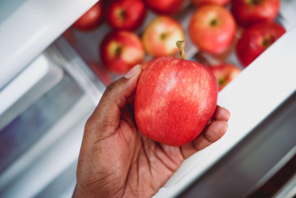 The Best Time to Eat an Apple for Digestion and Weight Loss The Best Time to Eat an Apple for Digestion and Weight Loss