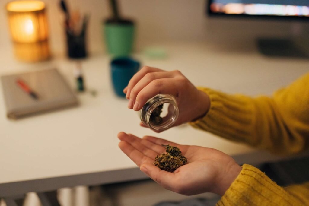 5 Signs Someone Is Addicted to Weed