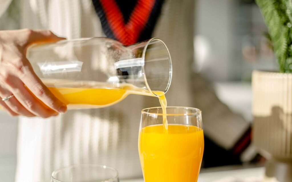 5 Effects of Drinking Orange Juice on an Empty Stomach