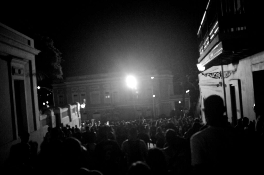 How the Presence of Others Affects Behavior