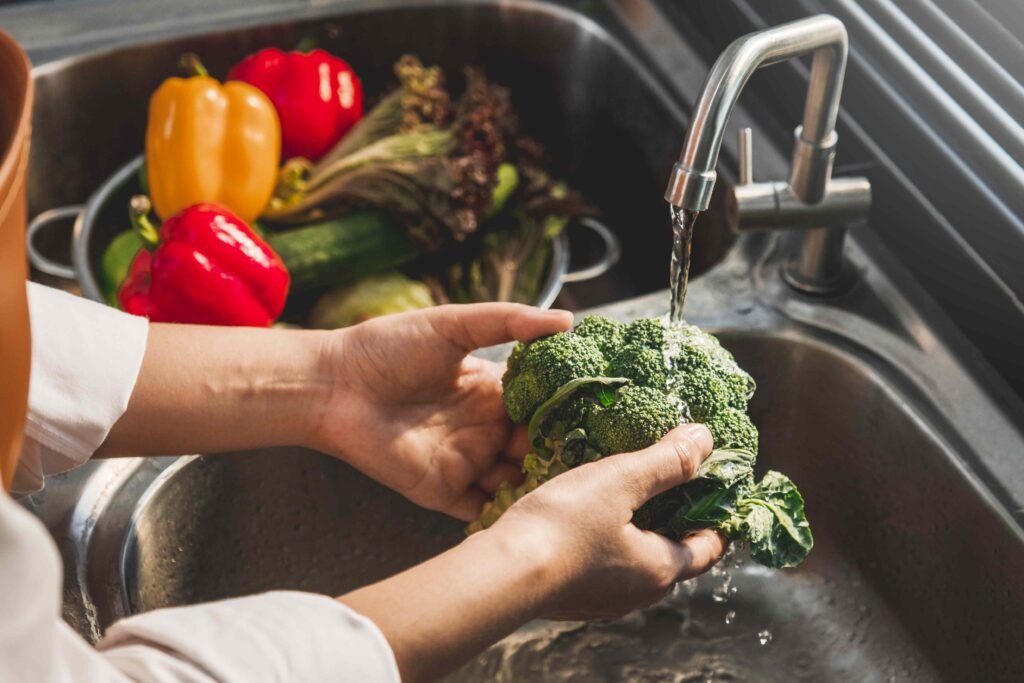 3 Highly Effective Ways to Clean Your Fruits and Vegetables at Home