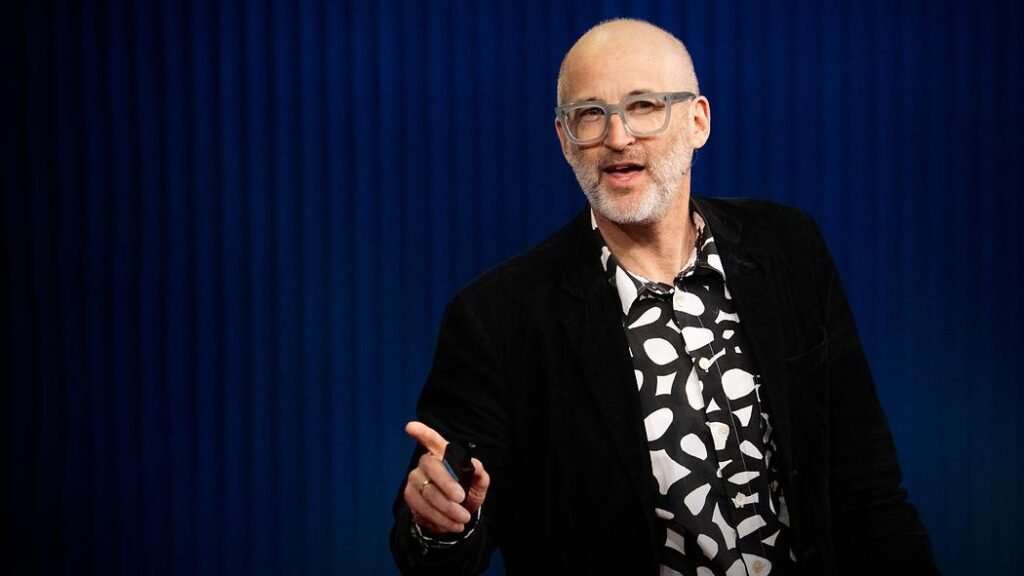 Mark Miodownik: The brilliance of bridges and roads that repair themselves