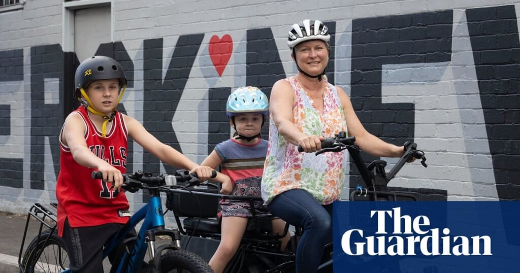 Cars make way for bikes as Sydney commuters saddle up to circumvent ‘crazy’ fuel costs | Cycling Cars make way for bikes as Sydney commuters saddle up to circumvent ‘crazy’ fuel costs | Cycling