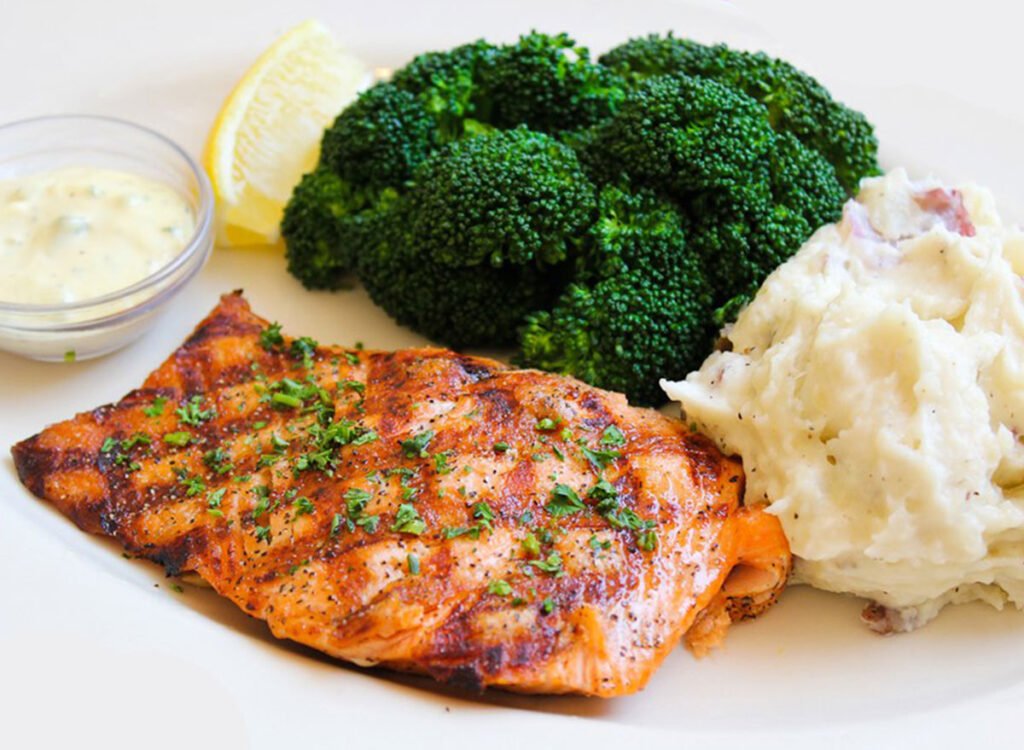 5 “Healthy” Restaurant Orders That Are Calorie Bombs